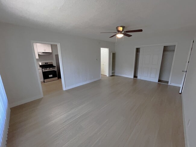 Photo - 340 Normandie Ave