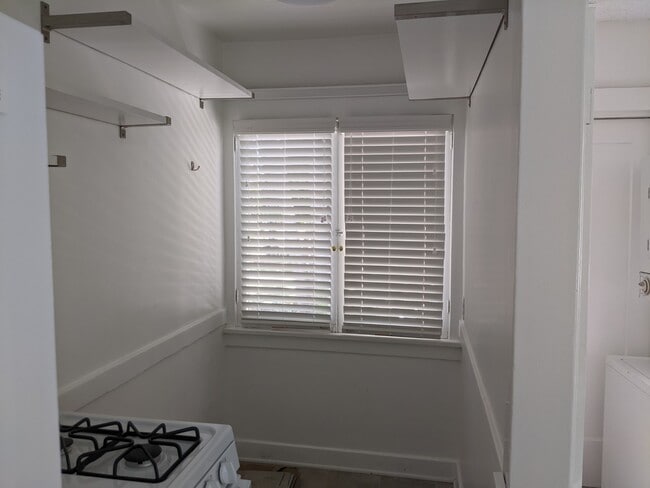 breakfast nook - 7716 Lexington Ave