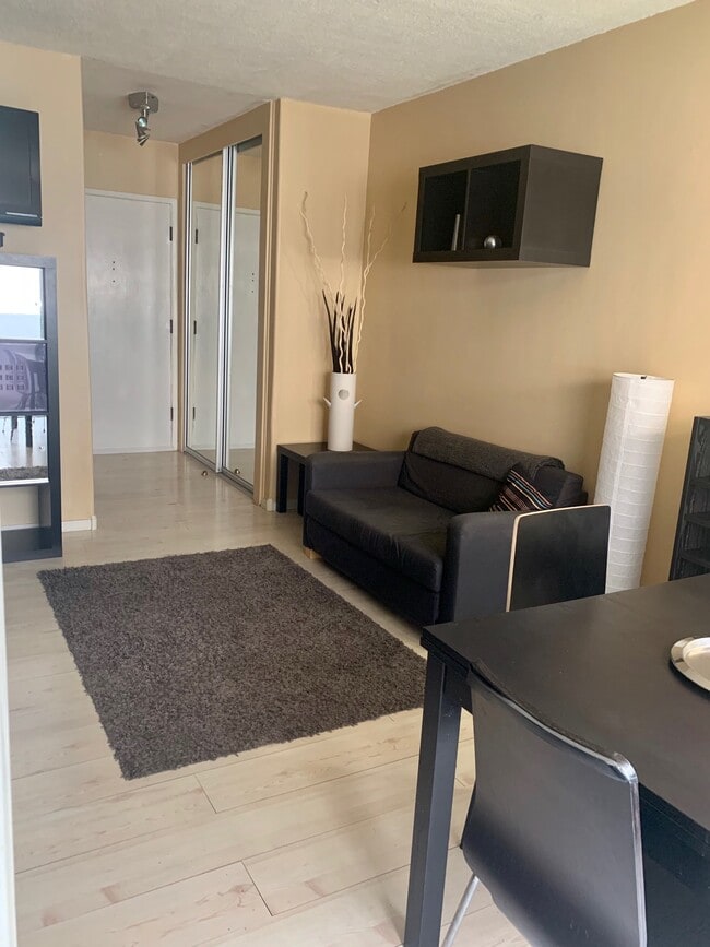 Photo - 960 Larrabee St Unit 116