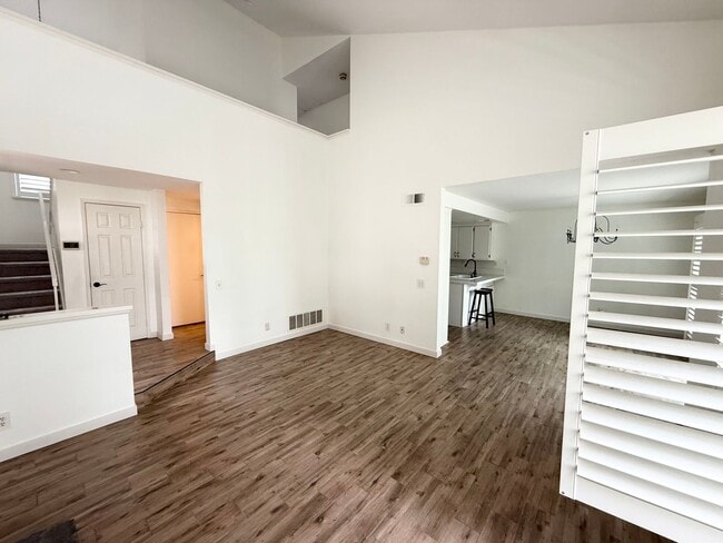 Building Photo - Gorgeous 3 bedroom home In the heart of Mission Viejo!