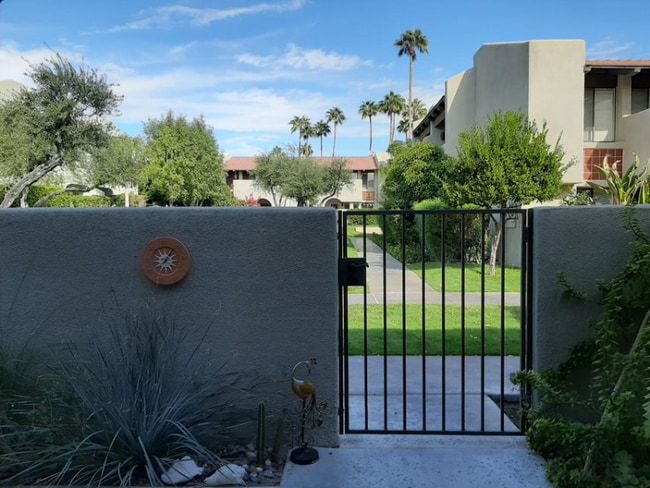 Building Photo - 1100 E Amado Rd Rental