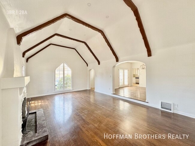 Photo - 302 N Mansfield Ave Unit A