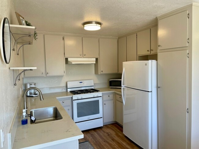 Kitchen - 26465 Via California Unit A Unfurnished