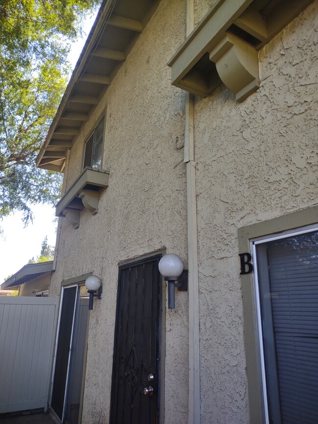 Photo - 1041 W Francis St Unit B