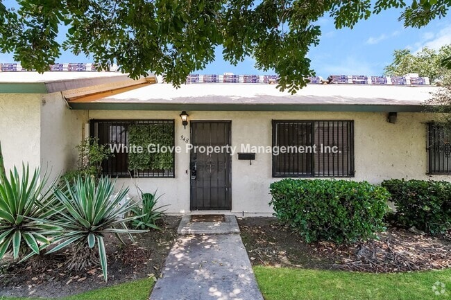 Building Photo - Updated 2 Bedroom Placentia Townhome