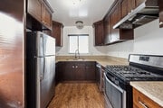 2BR, 1 BA -1100SF - 633 N Hayworth Ave Apartments