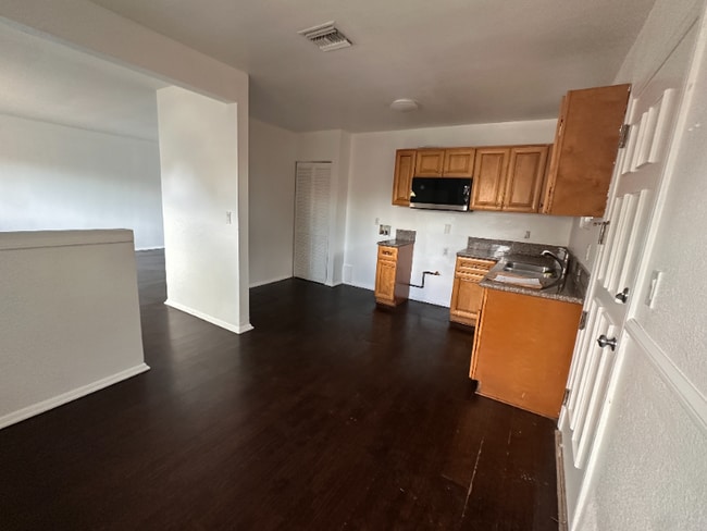 Building Photo - 10929 Buford Ave