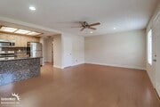 Photo - Stylish Upper-Level 2Bdm 1Ba Condo in Gate...