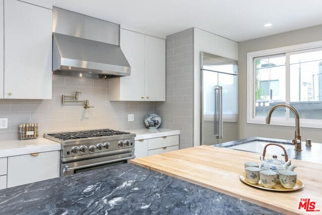 Photo - 9016 Dicks St