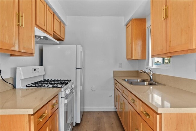 Photo - 4932 Lennox Blvd Unit 01