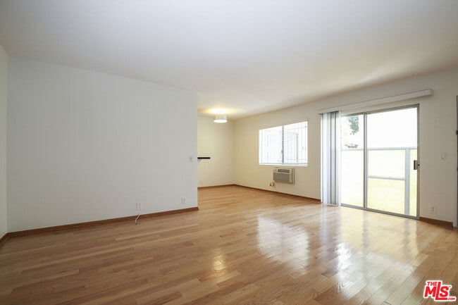 Photo - 1608 S Bentley Ave Unit 2