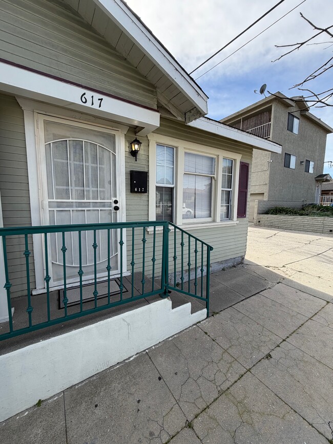 Photo - 617 W 17th St