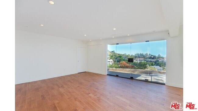 Photo - 1874 Sunset Plaza Dr