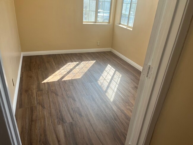 Photo - 1423 W 106th St