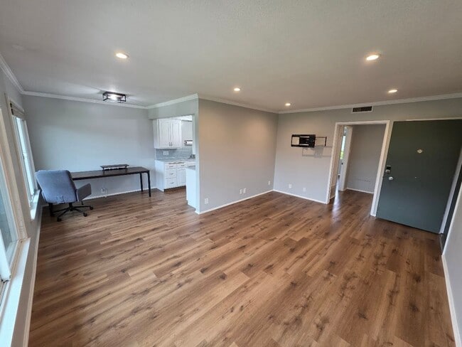UPPER 1BD/1BA CONDO WITH GARAGE AND COMMON... - UPPER 1BD/1BA CONDO WITH GARAGE AND COMMON... Unit 4