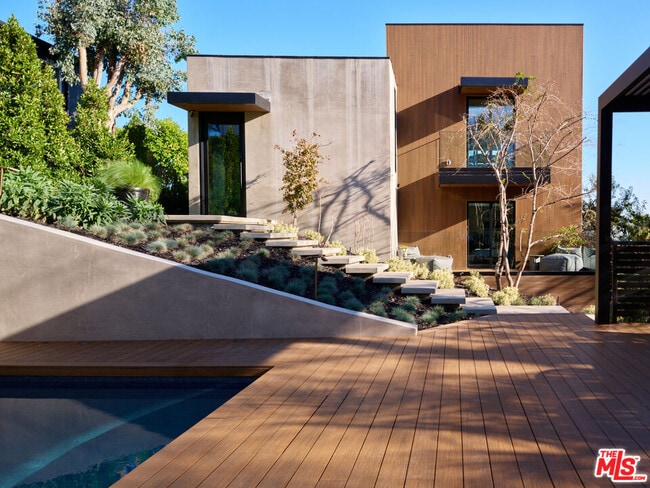 Photo - 2309 Hollyridge Dr