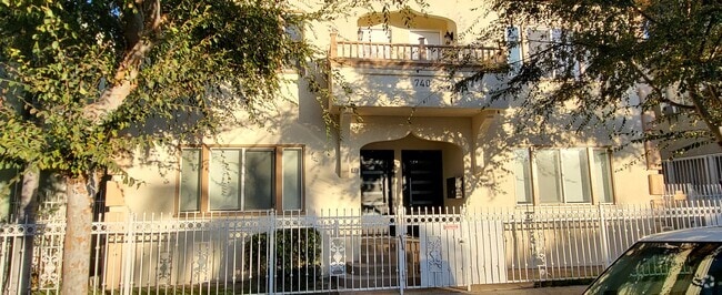 Building Photo - 740 Lime Ave Unit C Rental