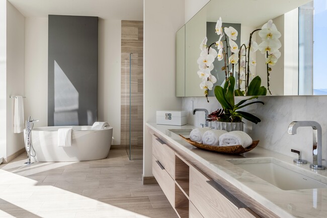 Photo - Ten Thousand