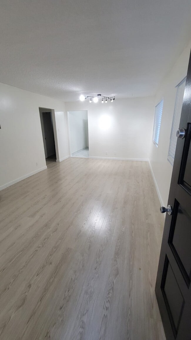 Building Photo - 36 Brooks Ave Unit B