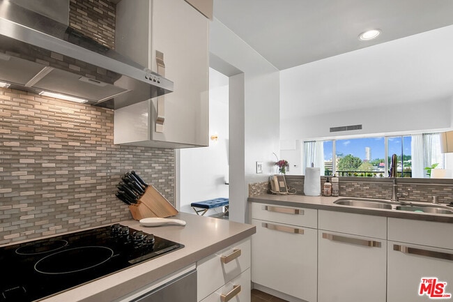 Building Photo - 1155 N La Cienega Blvd Unit 1103
