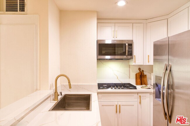 Photo - 5510 Owensmouth Ave Unit 218