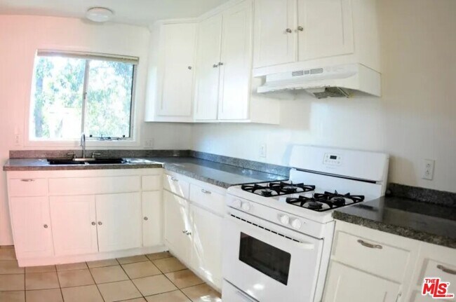 Photo - 1204 W 24th St Condo