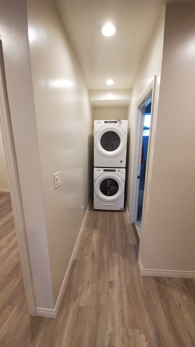 Photo - 17307 Burbank Blvd