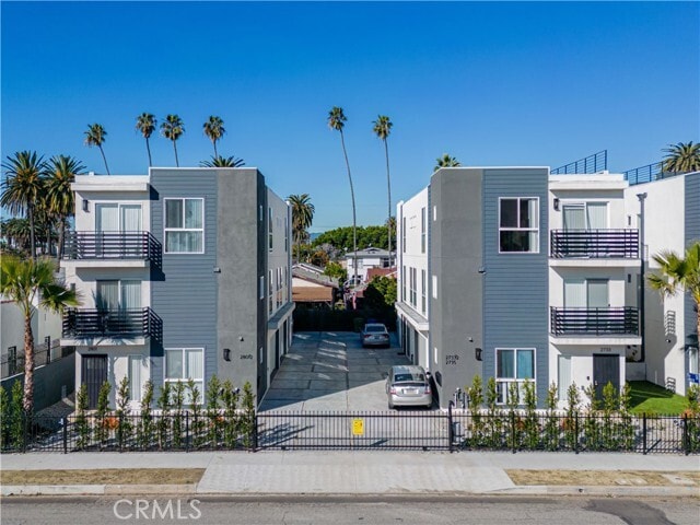 Building Photo - 2727 S La Brea Ave Unit 1/2