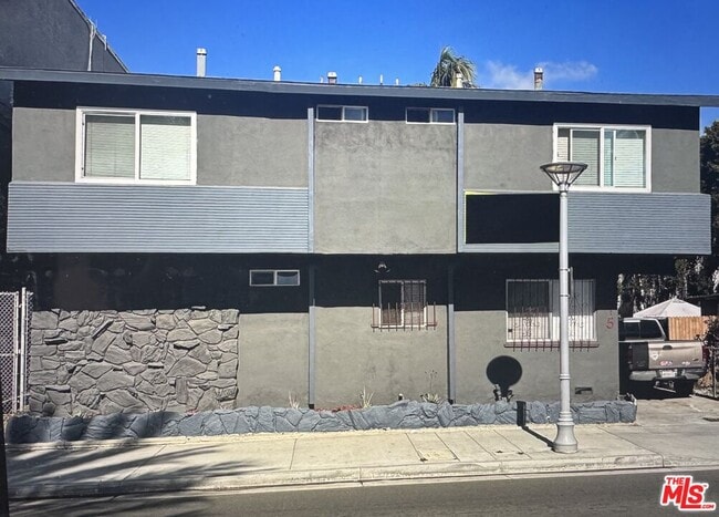 Building Photo - 4115 W Century Blvd Unit 4