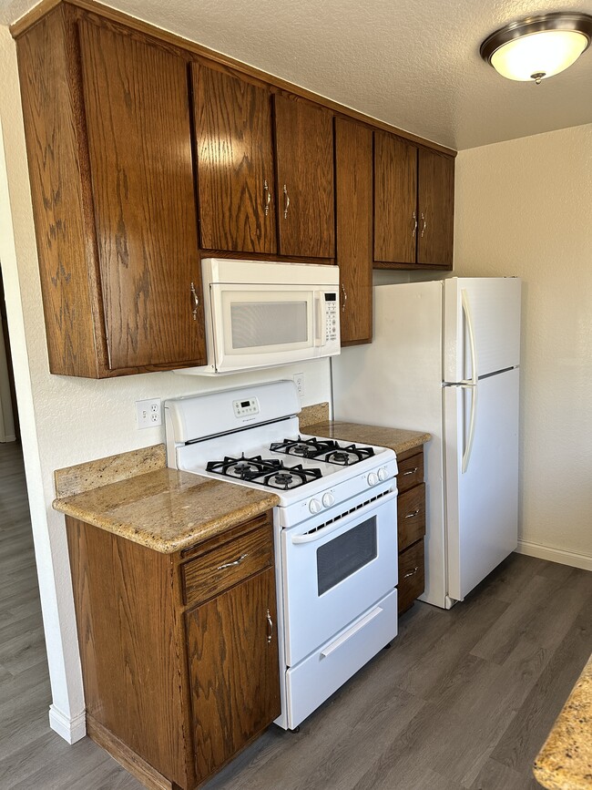 Photo - 10933 Moorpark St