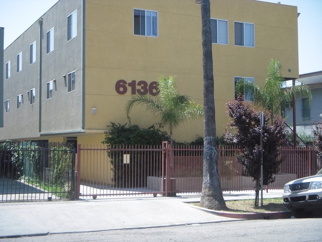Photo - 6136 Eleanor Ave Townhome