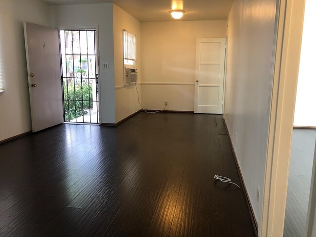 Building Photo - 1712 Huntington Dr Unit A