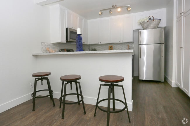 Breakfast Bar - Lakehouse Apartments