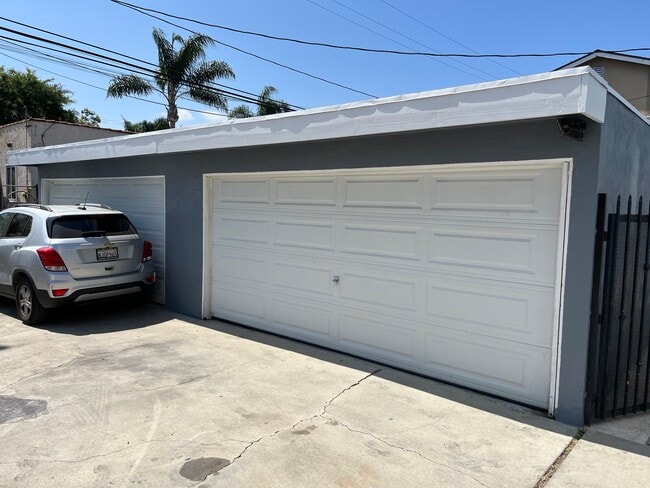 Garage space - 2119 Earl Ave Unit Earl Ave.