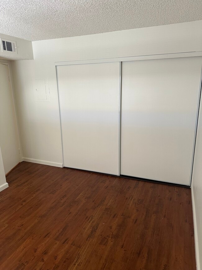 Photo - 433 S Manhattan Pl