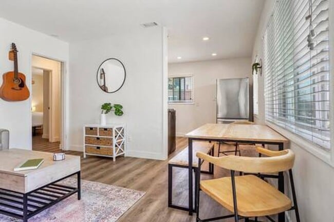 Building Photo - Furnished Home Available Now!