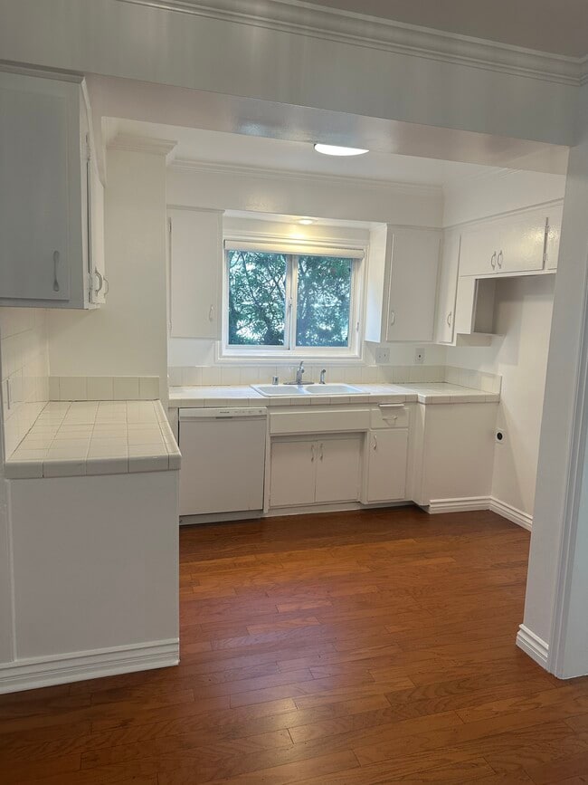 Kitchen - 933 W Huntington Dr Rental