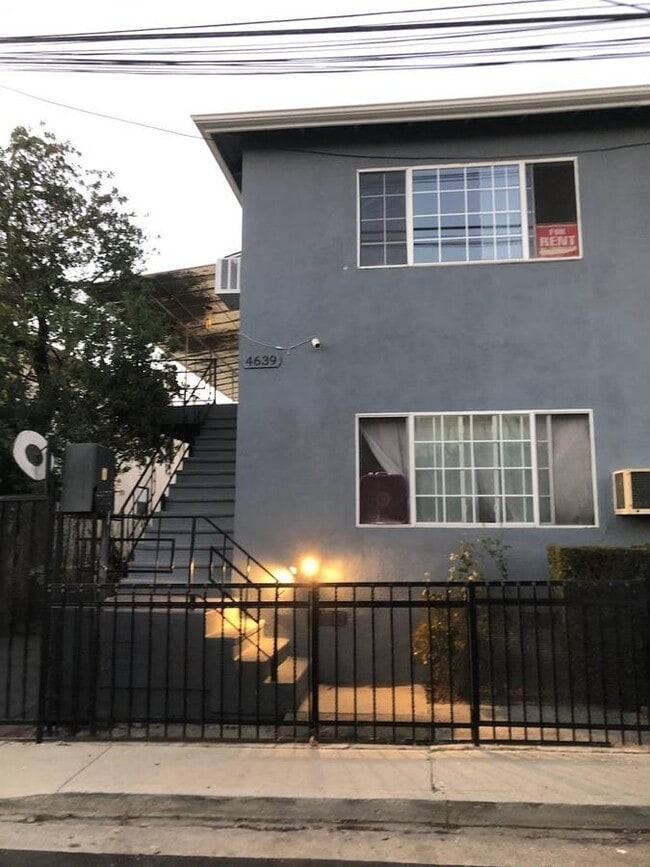 Building Facade - 4639 Lincoln Ave Unit 4 Rental