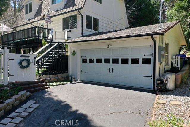 Photo - 220 Oak Dr
