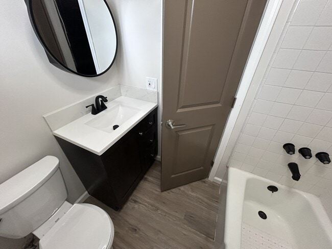 Bathroom Image - 252 S Ave 55 Unit 4