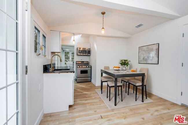 Photo - 9801 Portola Dr