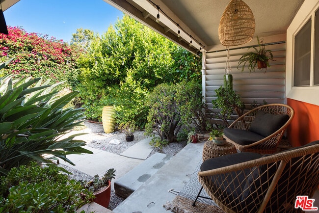 Photo - 4643 Nagle Ave