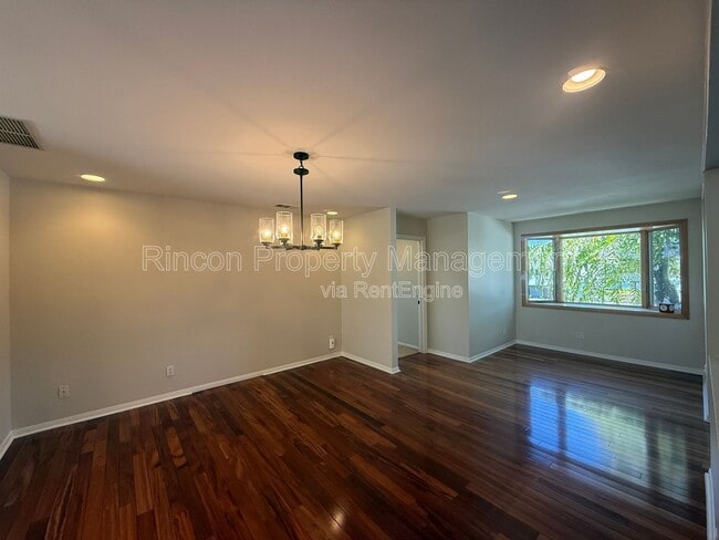 Photo - 2462 Pierpont Blvd