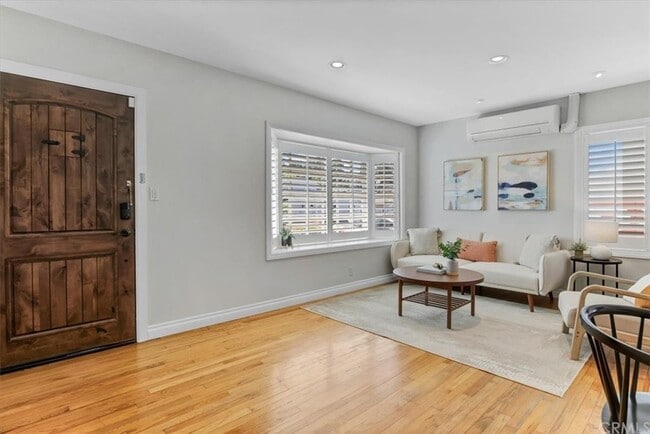 Photo - 5432 Pimenta Ave