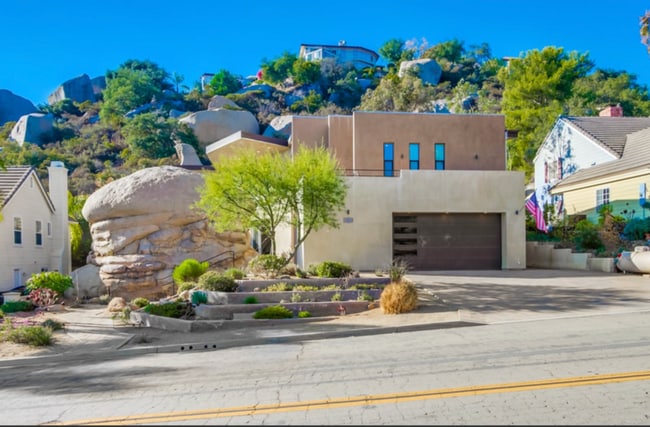 Building Photo - 28548 Meadow Glen Way W
