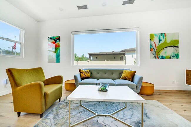 Photo - 23354 Burbank Blvd