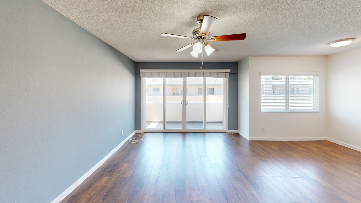3D Tour - 537 W. Hyde Park Blvd Apartments