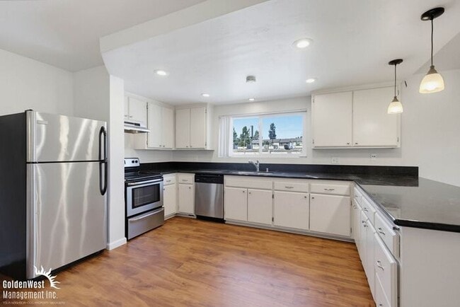 Building Photo - Lovely 2Bdm 2.5Ba Home with Private Balcony in El Cajon!