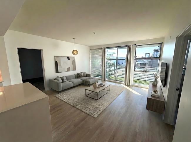 Building Photo - 3100 Sixth Ave Unit 307