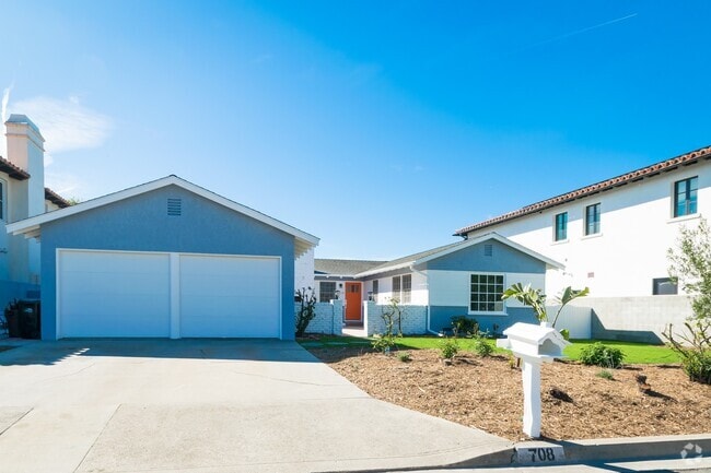 Building Photo - Fully Remodeled Ranch Home with Panoramic ...
